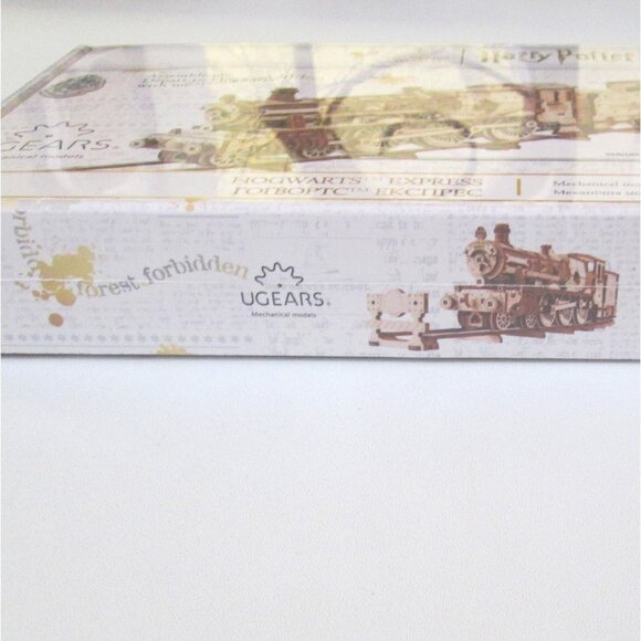 Ugears Hogwarts Train Mechanical Model Kit Wizarding World Spring Powered Sealed - Picture 8 of 10